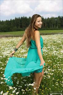 Zsanett in Mpl Studios set Daisy