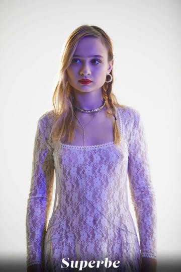 Roxy Knight in Superbe set The Ingenue