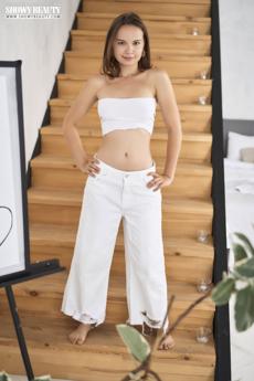 Yenn Cat in Showy Beauty set Early Start