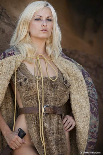 Anielle in Bare Maidens set Sword Lady